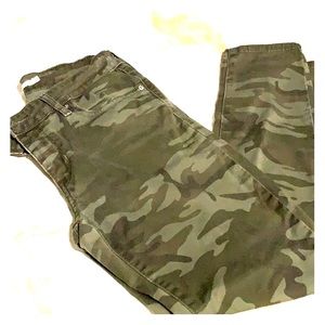 Women’s Levi’s Camo skinny jeans